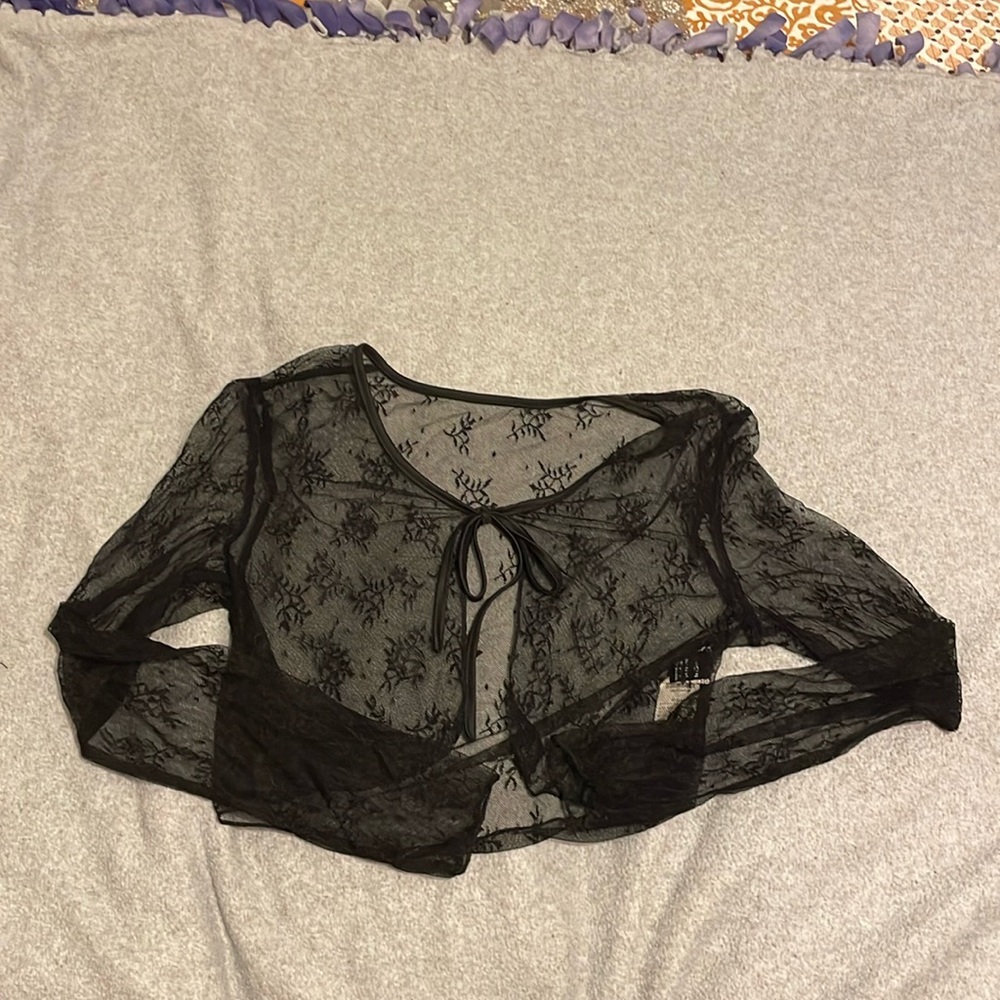 Lace cropped top
